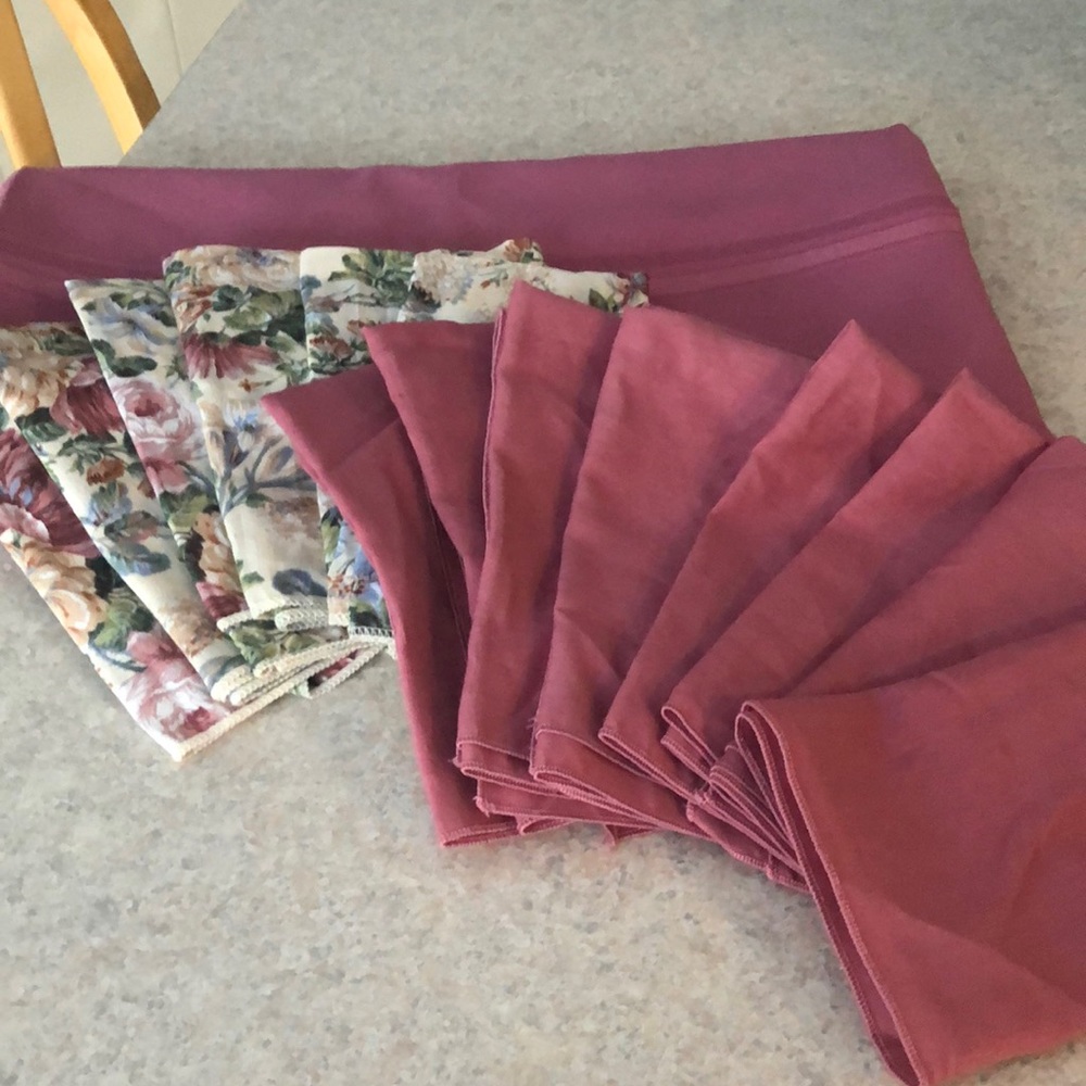 Tablecloth & Napkins